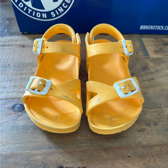 GUC Kids Birkenstock RIO EVA SCUBA YELLOW - Picture 2 of 5